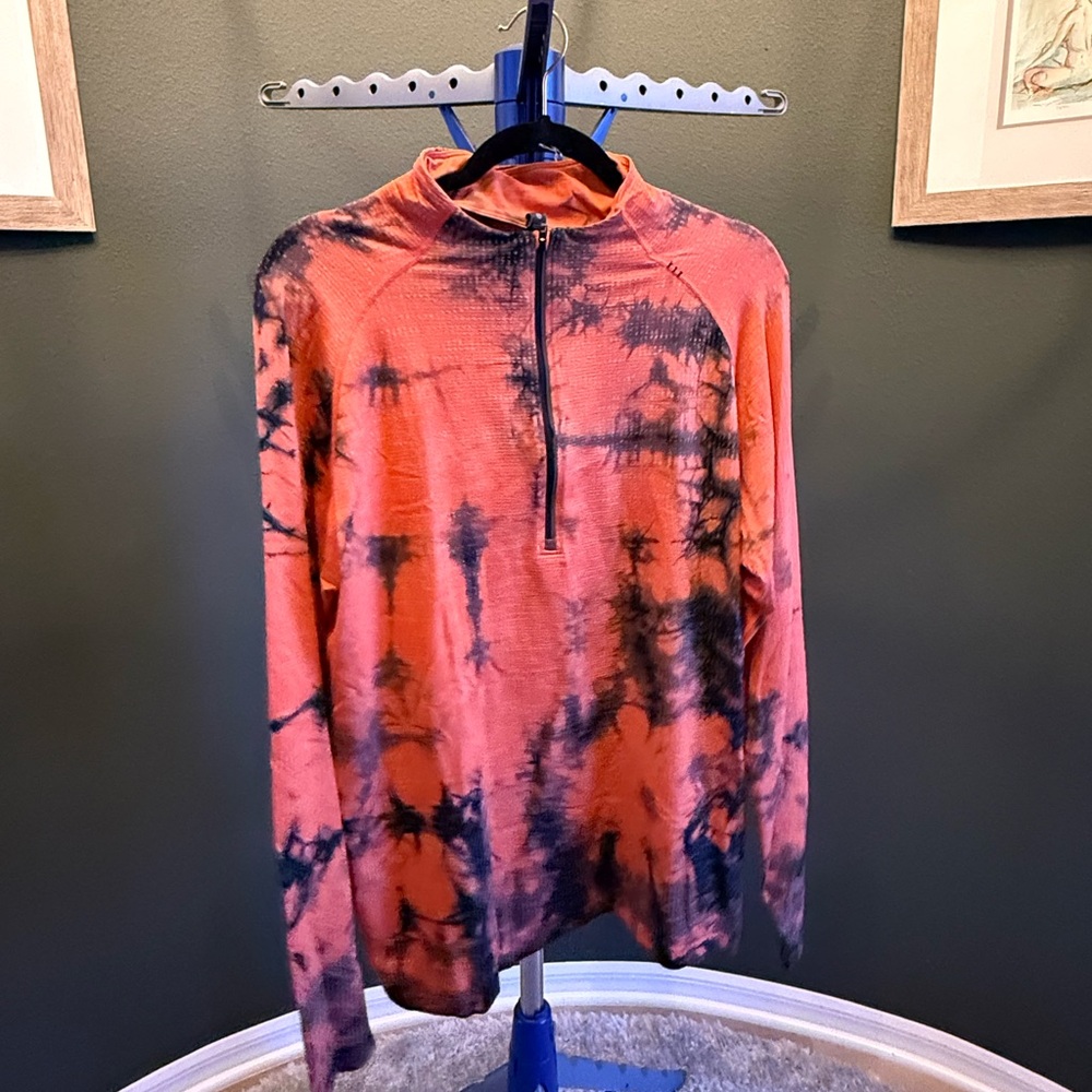 Lot of 2 lululemon size xl pullovers